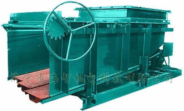 導(dǎo)料槽設(shè)有多個活動式底板，底板在回程過程中可以承受物料所帶來的摩擦力